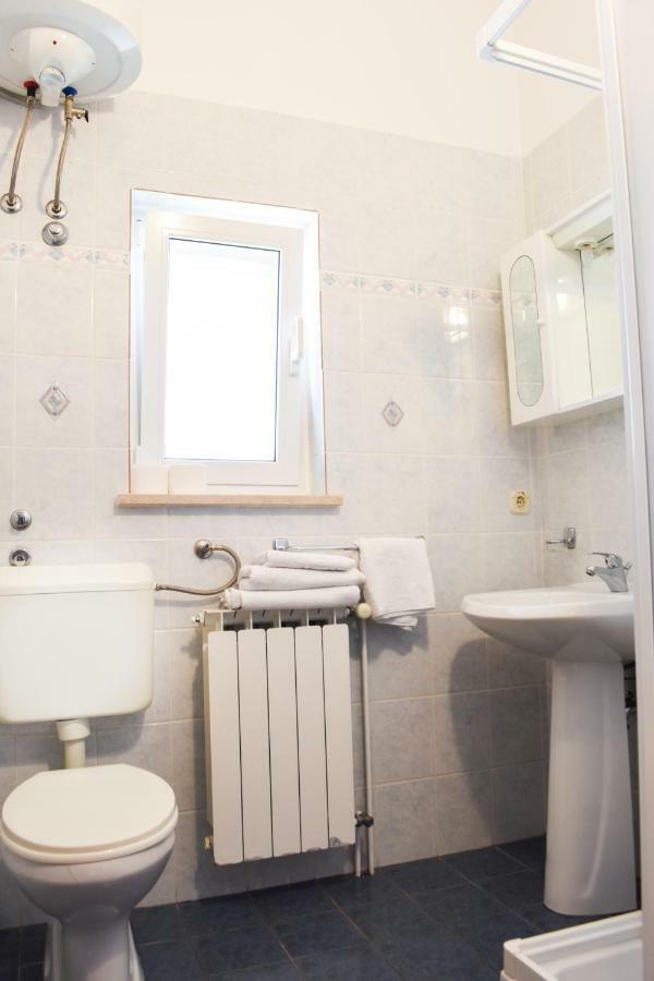 Rooms Ljubica Cres Exteriör bild