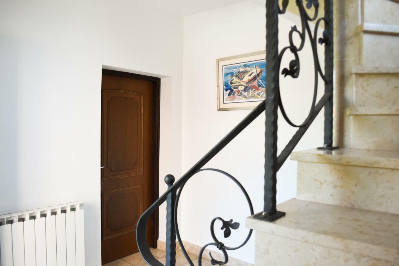 Rooms Ljubica Cres Exteriör bild